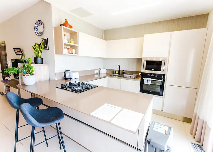 Medabode - Bright & Spacious In Swieqi, Malta Апартаменты
